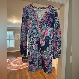 Lilly Pulitzer size medium, EUC. With balloon sleeve